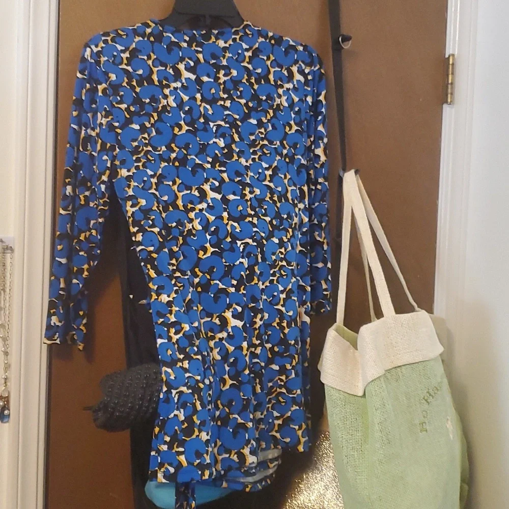 Blouses - Picture 3 of 4